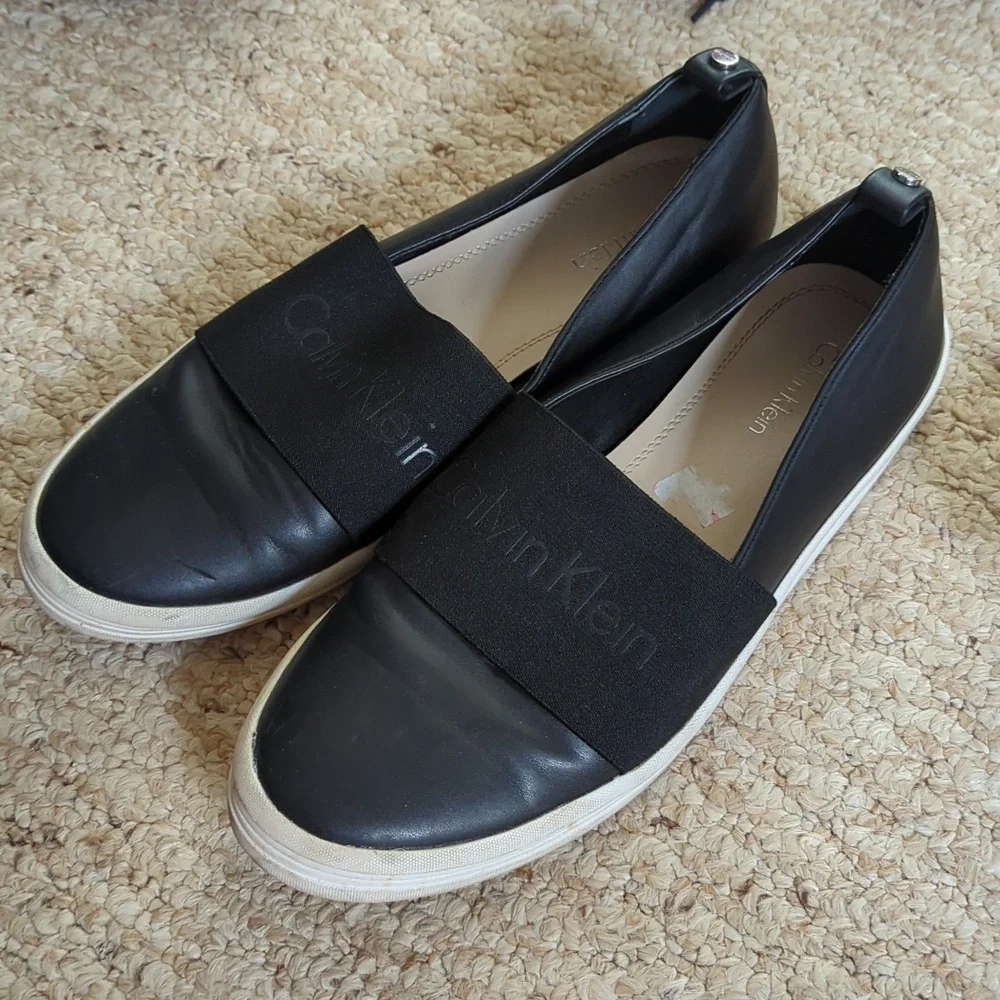 Calvin Klein Womens Flats Size 7.5 Black White Soles Business Casual Sneakers